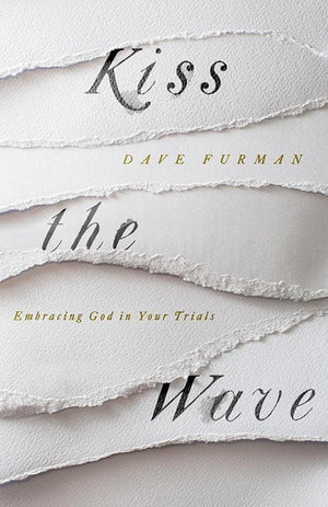 9781433556456-Kiss the Wave: Embracing God in Your Trials-Furman, Dave